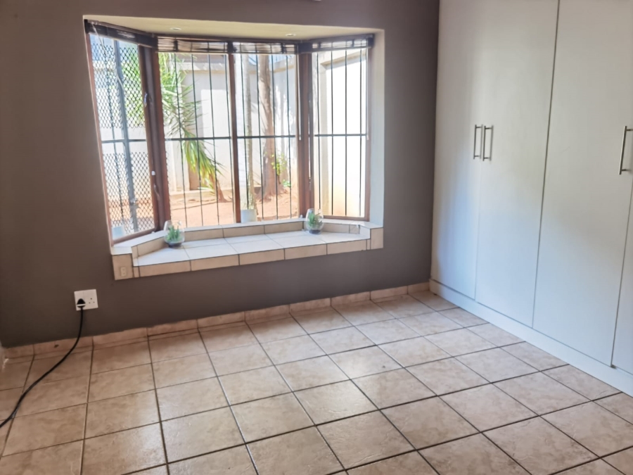 To Let commercial Property for Rent in Waverley Gauteng