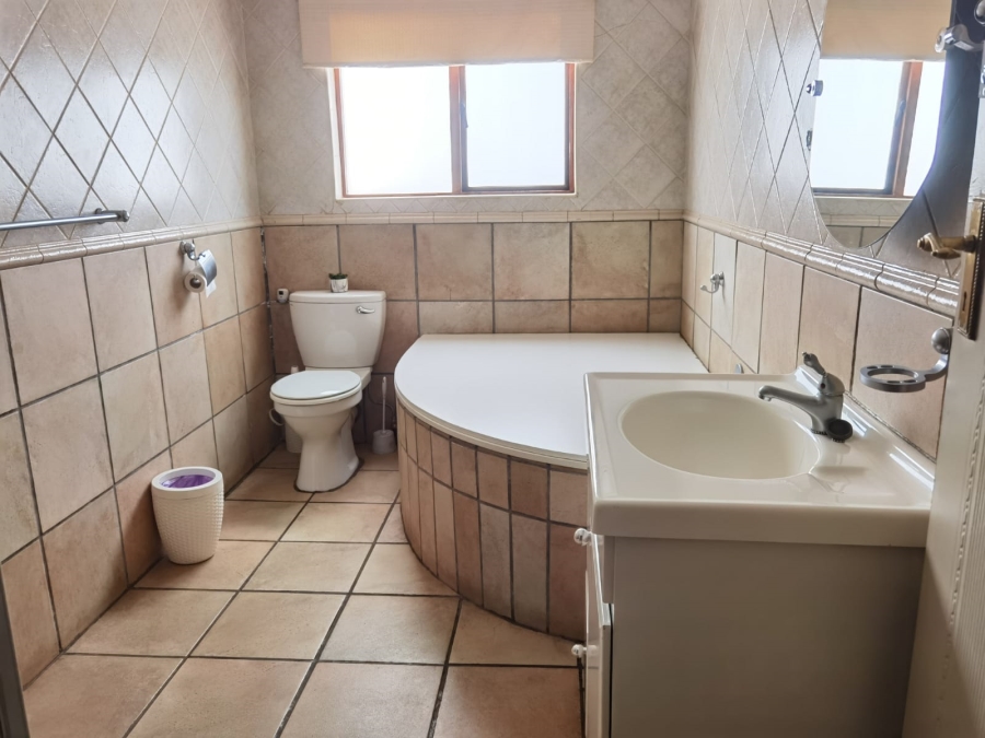 To Let commercial Property for Rent in Waverley Gauteng