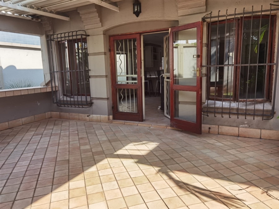 To Let commercial Property for Rent in Waverley Gauteng