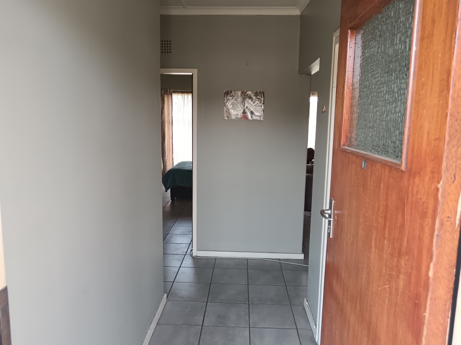 1 Bedroom Property for Sale in Strubenvale Gauteng