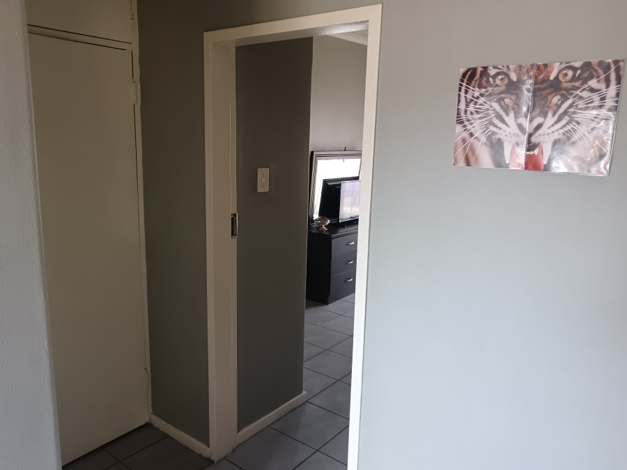 1 Bedroom Property for Sale in Strubenvale Gauteng