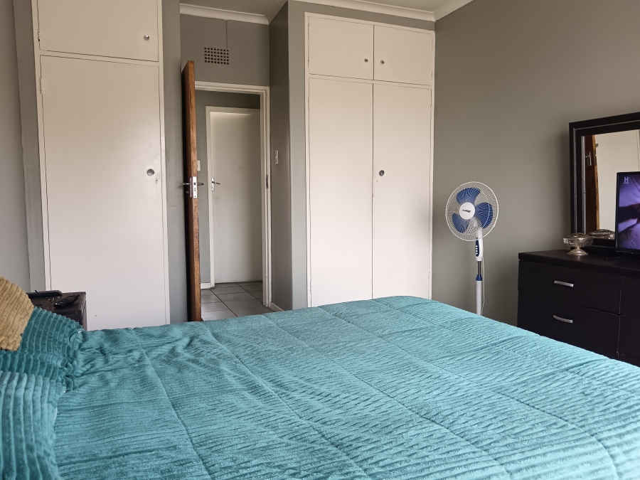 1 Bedroom Property for Sale in Strubenvale Gauteng