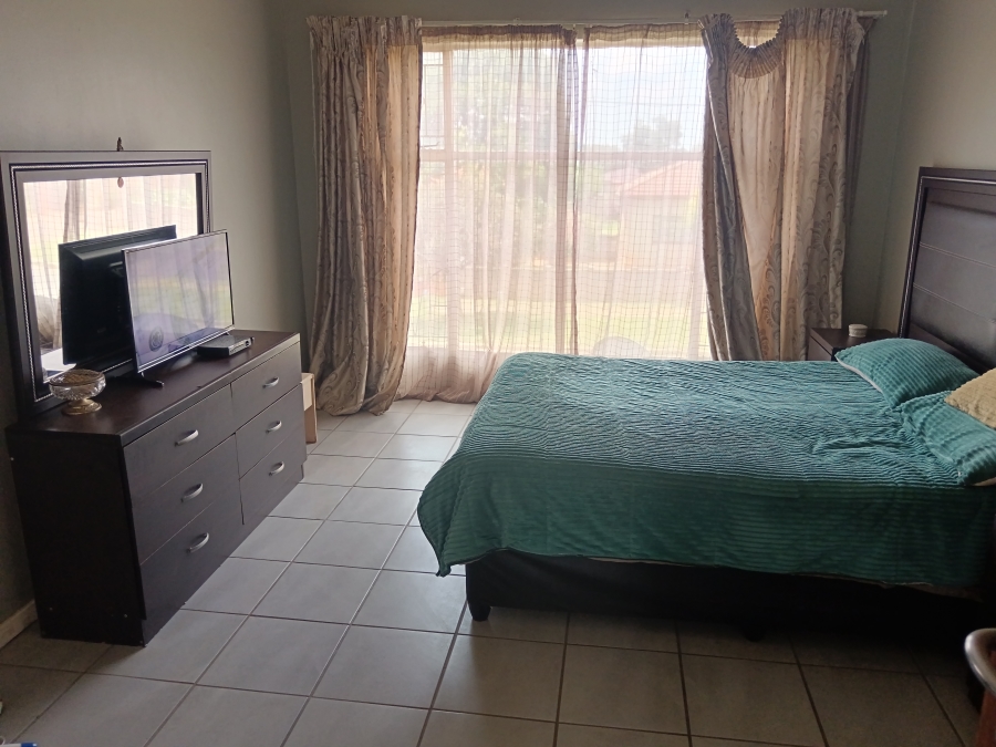 1 Bedroom Property for Sale in Strubenvale Gauteng