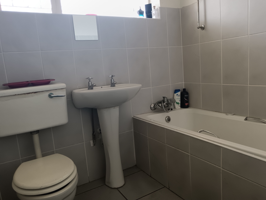 1 Bedroom Property for Sale in Strubenvale Gauteng