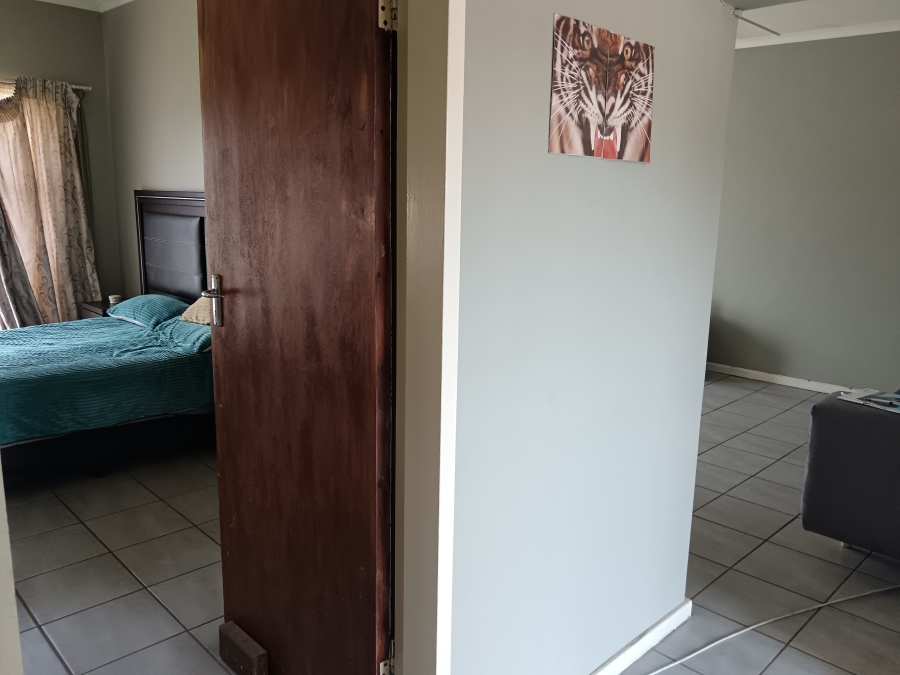 1 Bedroom Property for Sale in Strubenvale Gauteng