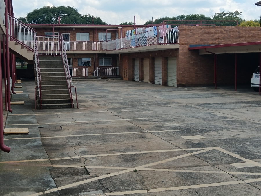 1 Bedroom Property for Sale in Strubenvale Gauteng