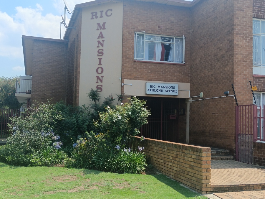 1 Bedroom Property for Sale in Strubenvale Gauteng
