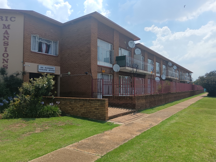 1 Bedroom Property for Sale in Strubenvale Gauteng
