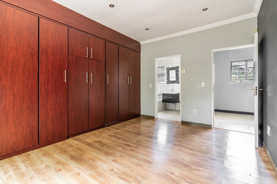 2 Bedroom Property for Sale in Sunninghill Gauteng