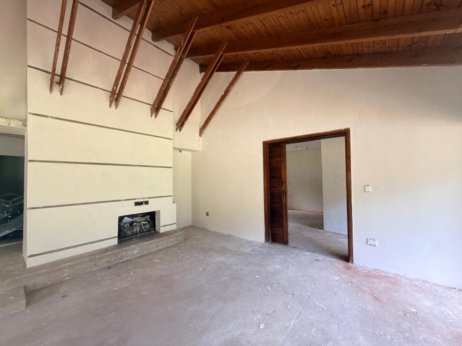 4 Bedroom Property for Sale in Three Rivers Proper Gauteng