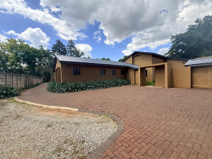 4 Bedroom Property for Sale in Three Rivers Proper Gauteng