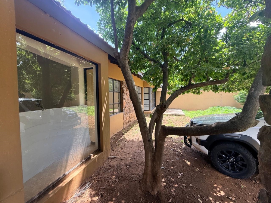 4 Bedroom Property for Sale in Three Rivers Proper Gauteng