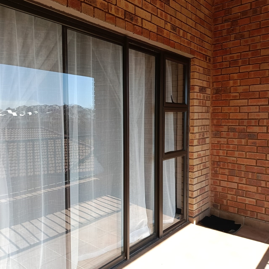 2 Bedroom Property for Sale in Wilgeheuwel Gauteng