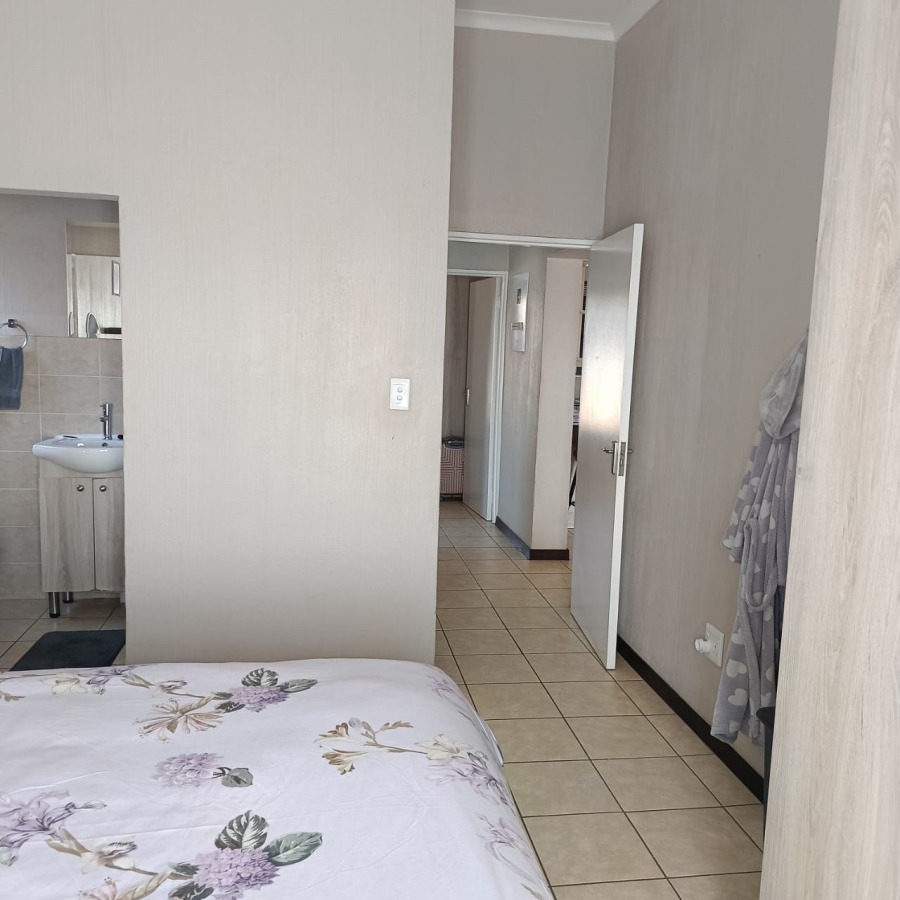 2 Bedroom Property for Sale in Wilgeheuwel Gauteng