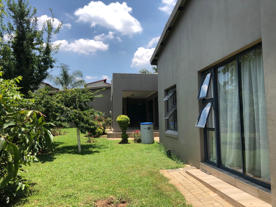 To Let 4 Bedroom Property for Rent in Cedar Creek Gauteng