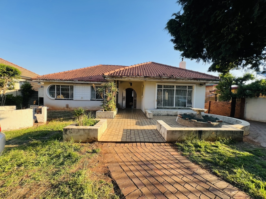 4 Bedroom Property for Sale in Cyrildene Gauteng