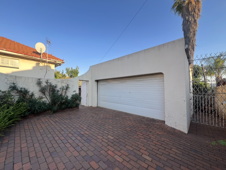 4 Bedroom Property for Sale in Cyrildene Gauteng