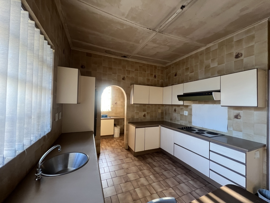 4 Bedroom Property for Sale in Cyrildene Gauteng