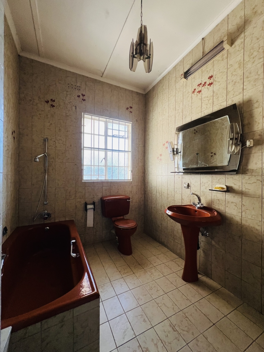 4 Bedroom Property for Sale in Cyrildene Gauteng