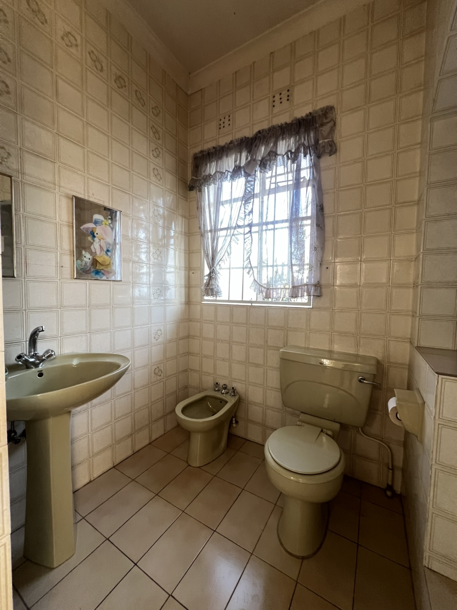 4 Bedroom Property for Sale in Cyrildene Gauteng