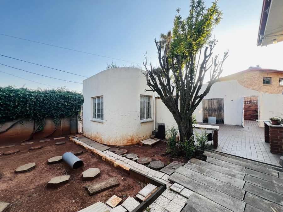 4 Bedroom Property for Sale in Cyrildene Gauteng