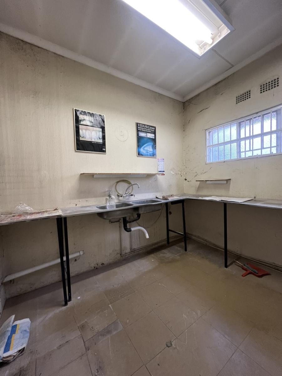 4 Bedroom Property for Sale in Cyrildene Gauteng