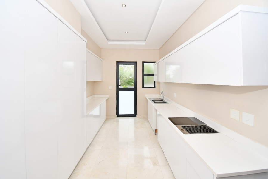 7 Bedroom Property for Sale in Waterfall Country Estate Gauteng