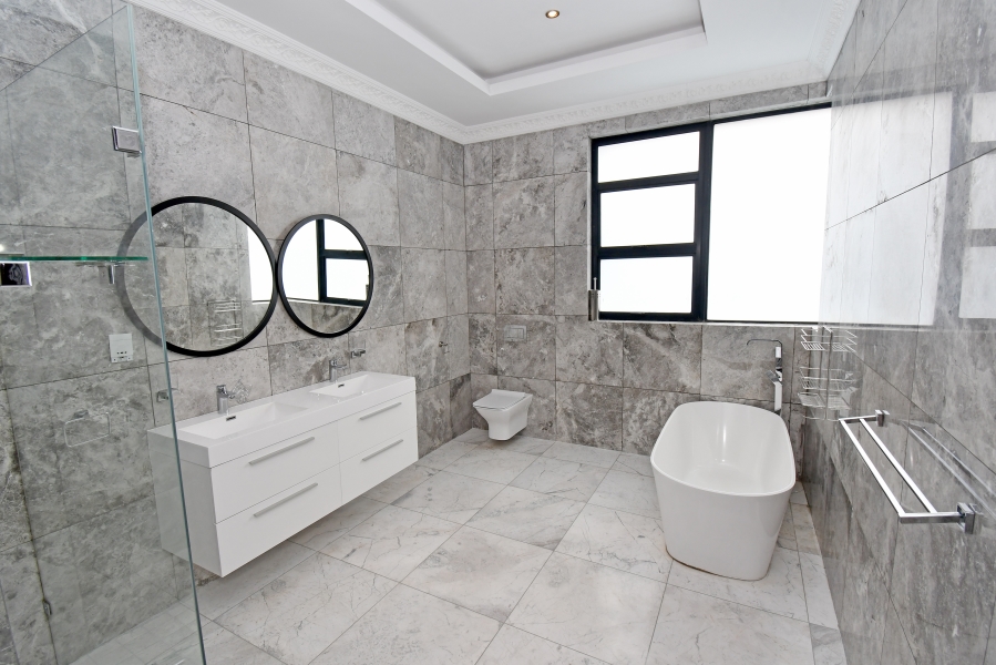 7 Bedroom Property for Sale in Waterfall Country Estate Gauteng