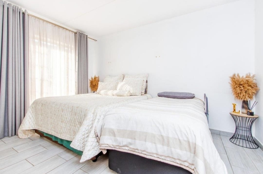 2 Bedroom Property for Sale in Noordwyk Gauteng