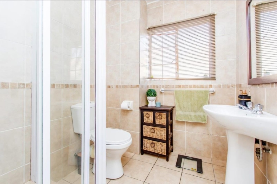 2 Bedroom Property for Sale in Noordwyk Gauteng