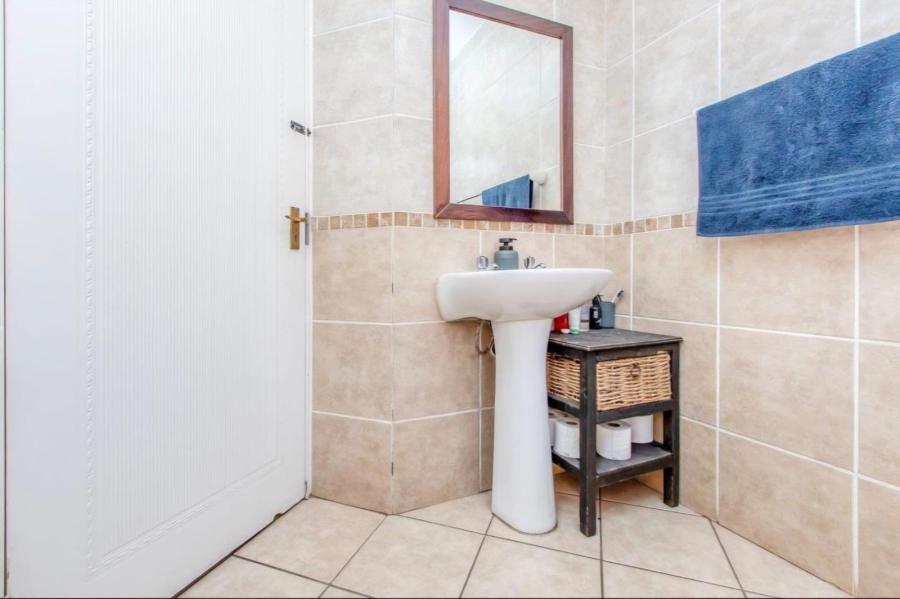 2 Bedroom Property for Sale in Noordwyk Gauteng