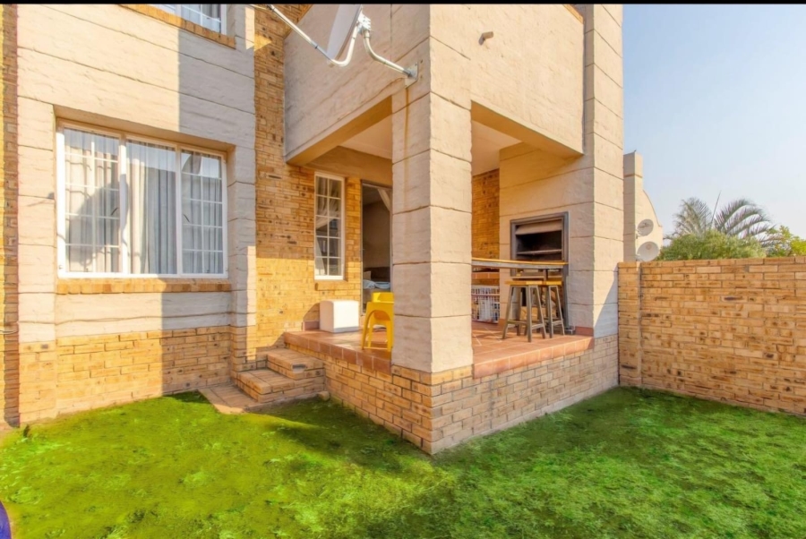 2 Bedroom Property for Sale in Noordwyk Gauteng
