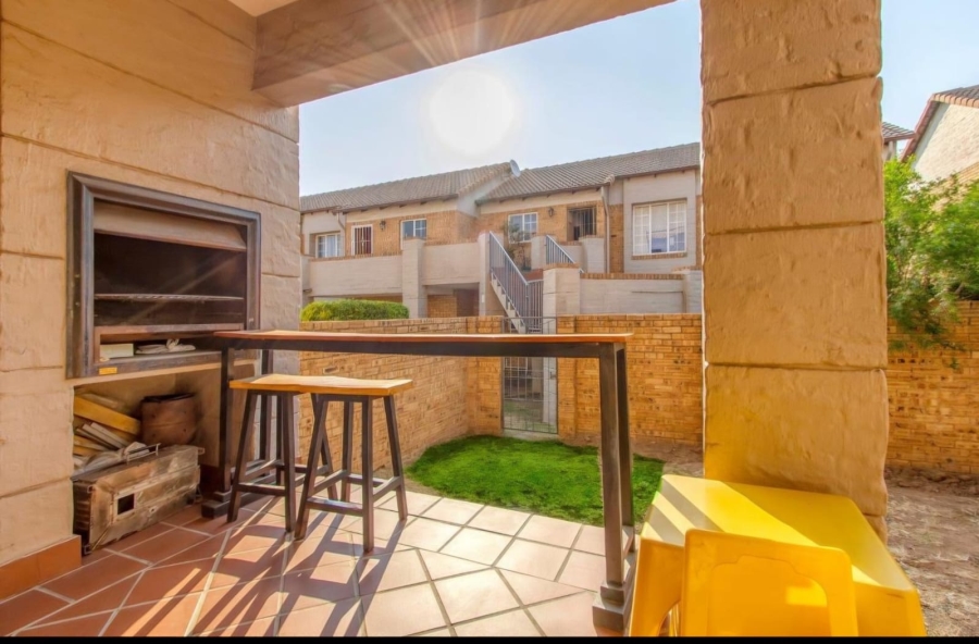 2 Bedroom Property for Sale in Noordwyk Gauteng