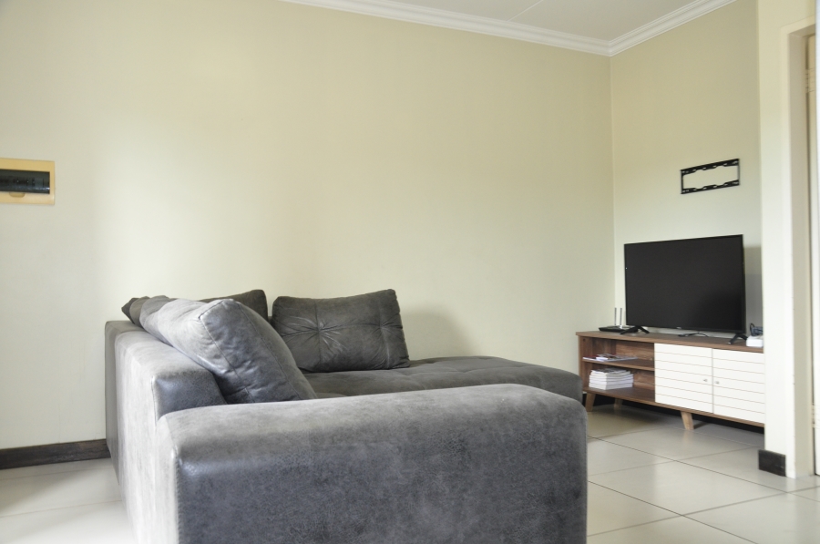 1 Bedroom Property for Sale in Rooihuiskraal Gauteng