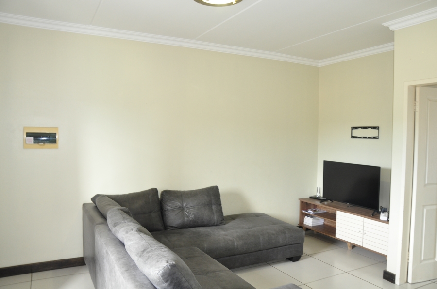 1 Bedroom Property for Sale in Rooihuiskraal Gauteng
