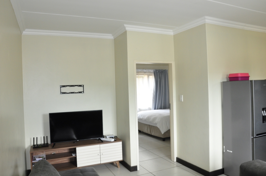 1 Bedroom Property for Sale in Rooihuiskraal Gauteng