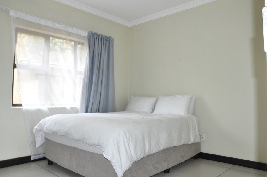 1 Bedroom Property for Sale in Rooihuiskraal Gauteng