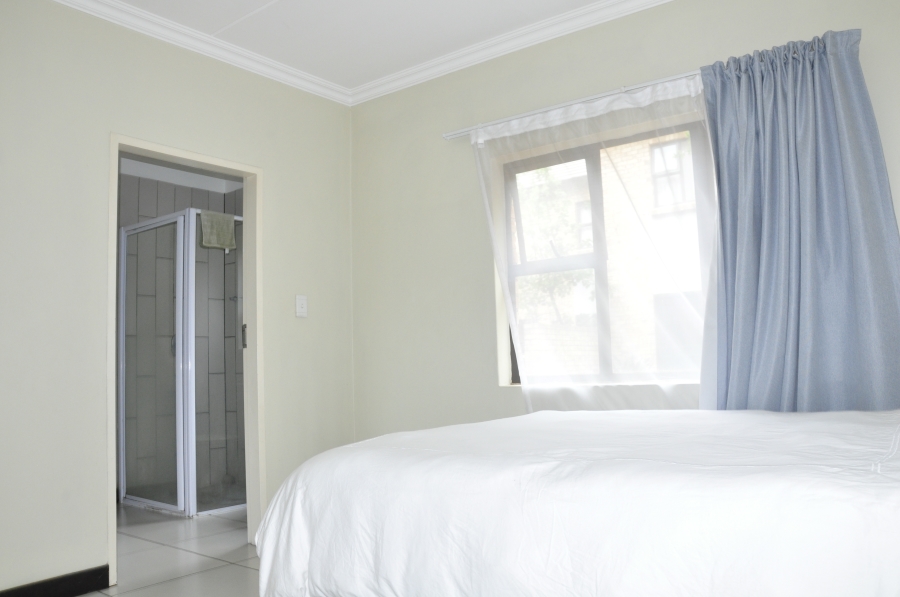 1 Bedroom Property for Sale in Rooihuiskraal Gauteng