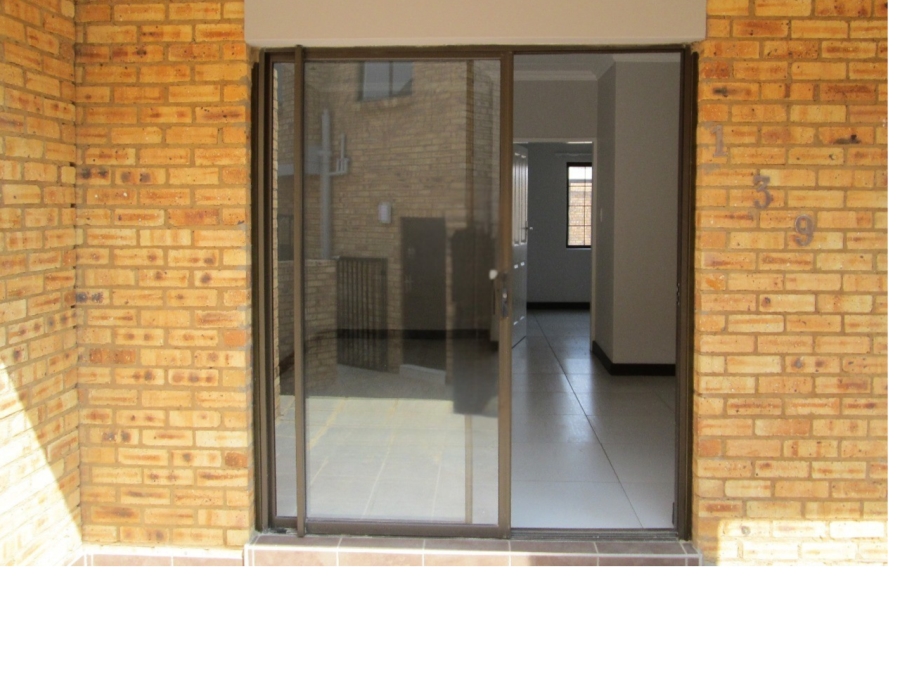 1 Bedroom Property for Sale in Rooihuiskraal Gauteng