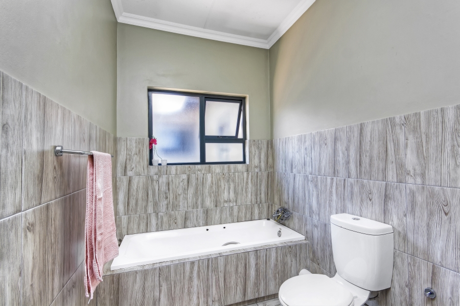 2 Bedroom Property for Sale in Noordwyk Gauteng