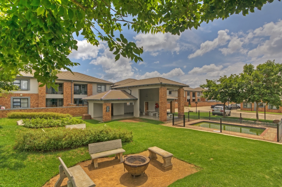 2 Bedroom Property for Sale in Noordwyk Gauteng