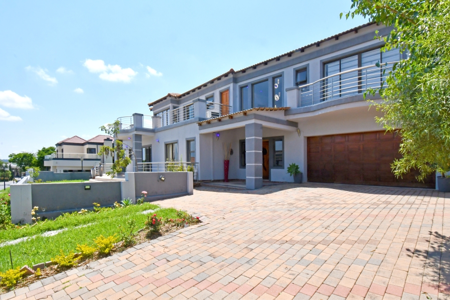 5 Bedroom Property for Sale in Blue Valley Golf Estate Gauteng