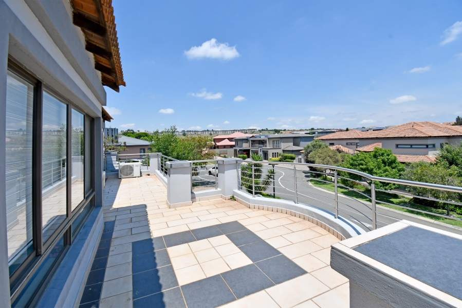 5 Bedroom Property for Sale in Blue Valley Golf Estate Gauteng