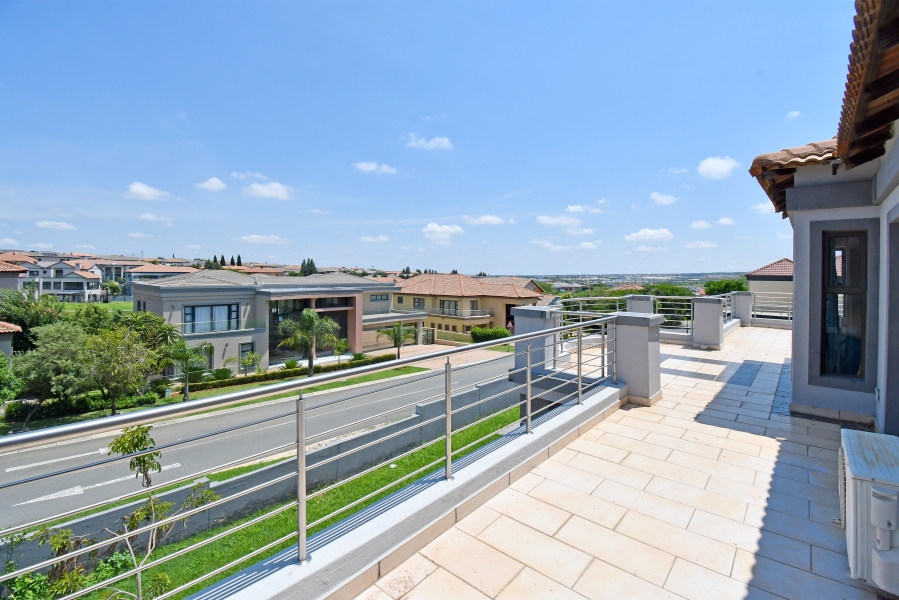 5 Bedroom Property for Sale in Blue Valley Golf Estate Gauteng