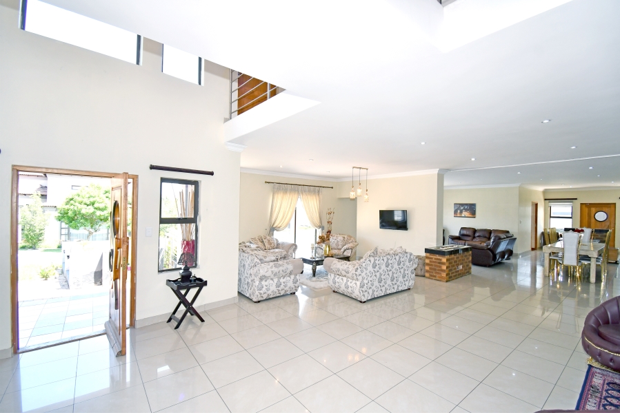5 Bedroom Property for Sale in Blue Valley Golf Estate Gauteng