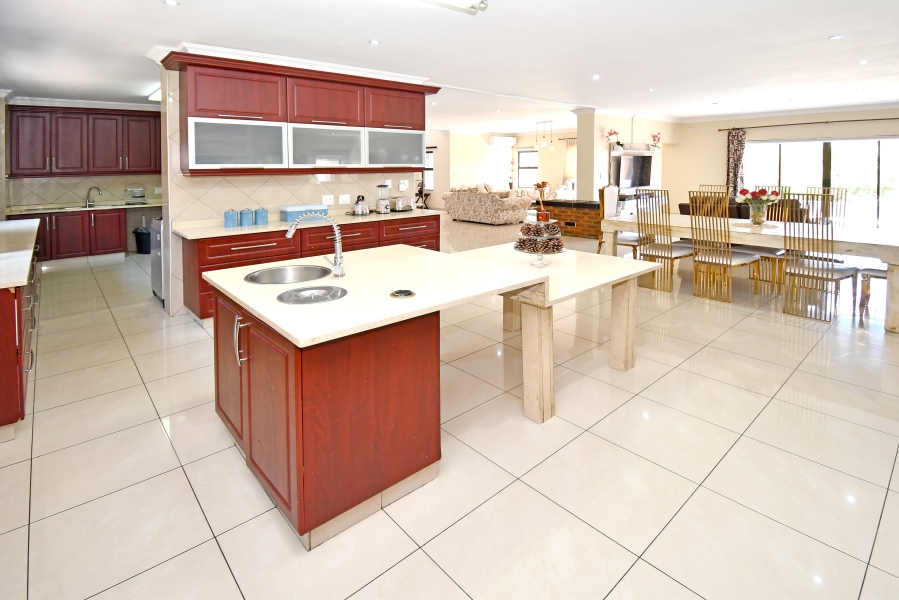 5 Bedroom Property for Sale in Blue Valley Golf Estate Gauteng