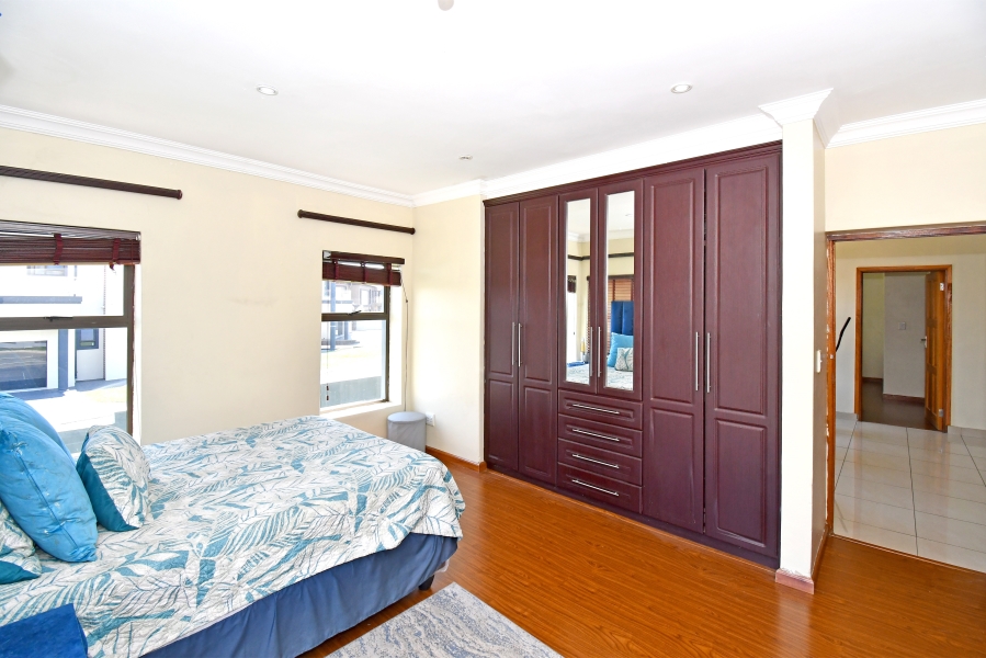 5 Bedroom Property for Sale in Blue Valley Golf Estate Gauteng