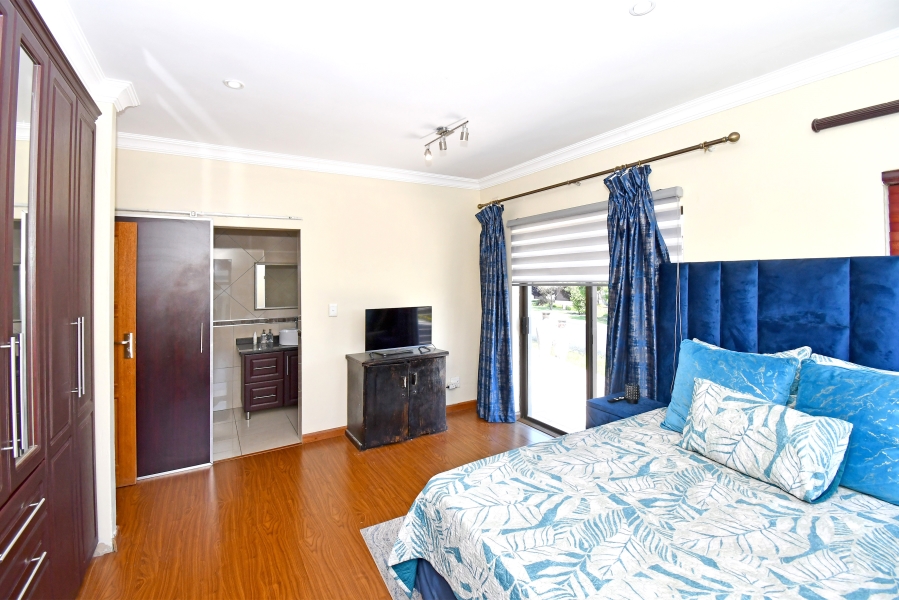 5 Bedroom Property for Sale in Blue Valley Golf Estate Gauteng