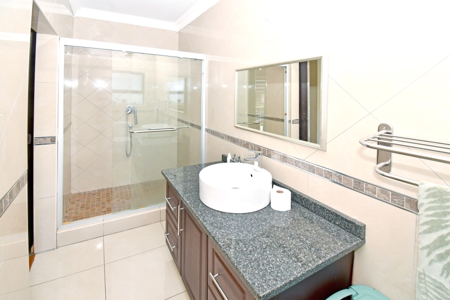 5 Bedroom Property for Sale in Blue Valley Golf Estate Gauteng