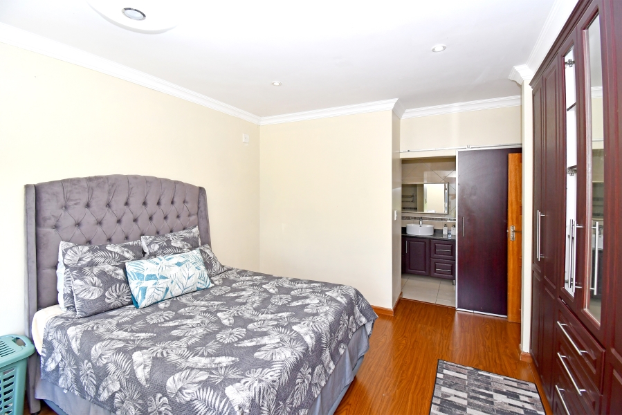 5 Bedroom Property for Sale in Blue Valley Golf Estate Gauteng